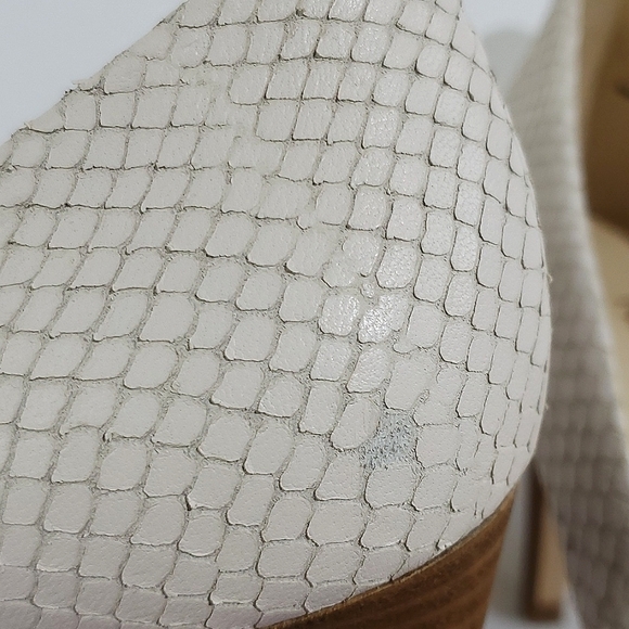 Nine West White/Cream Leather Snakeskin Closed Toe Heels - Size 6.5 M - Picture 8 of 16